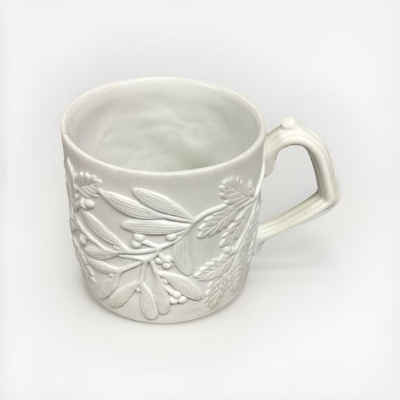 1980’s MMA White Bisque Porcelain Raised Holly, Berries & Mistletoe Mug - Picture 1 of 12